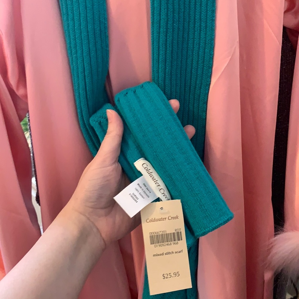 Green scarf live